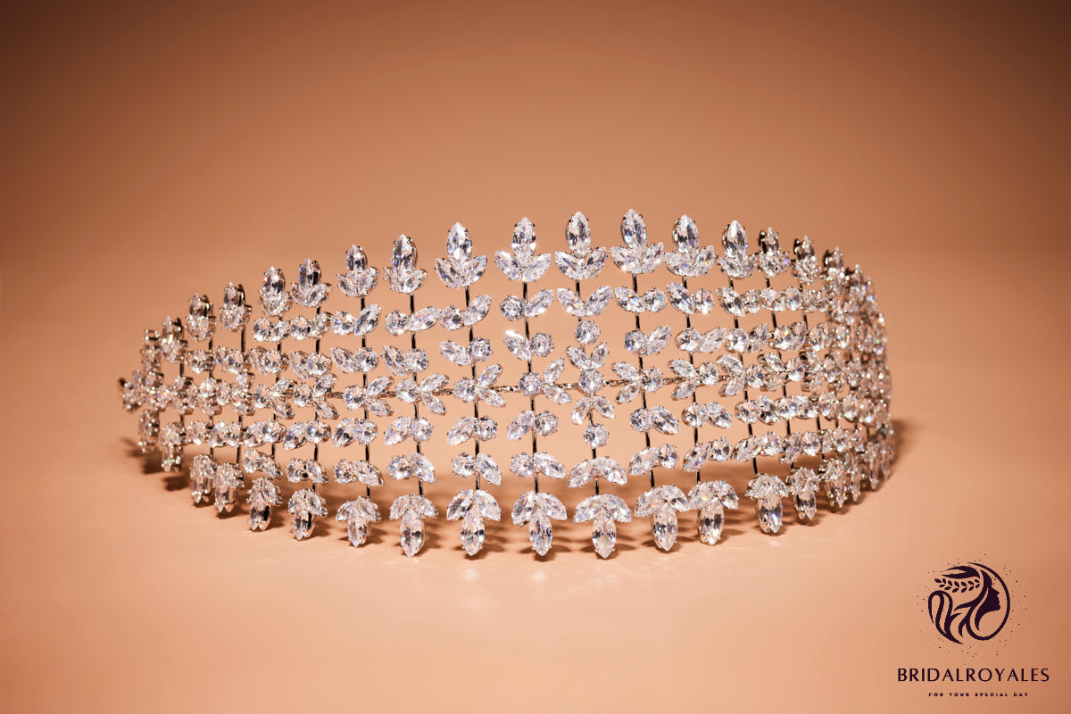 Modern Bridal Crown Silver Wedding Tiara Elegant Crystal Headpiece Luxury Bridal Accessories Zirconia Wedding Crown Contemporary Bridal
