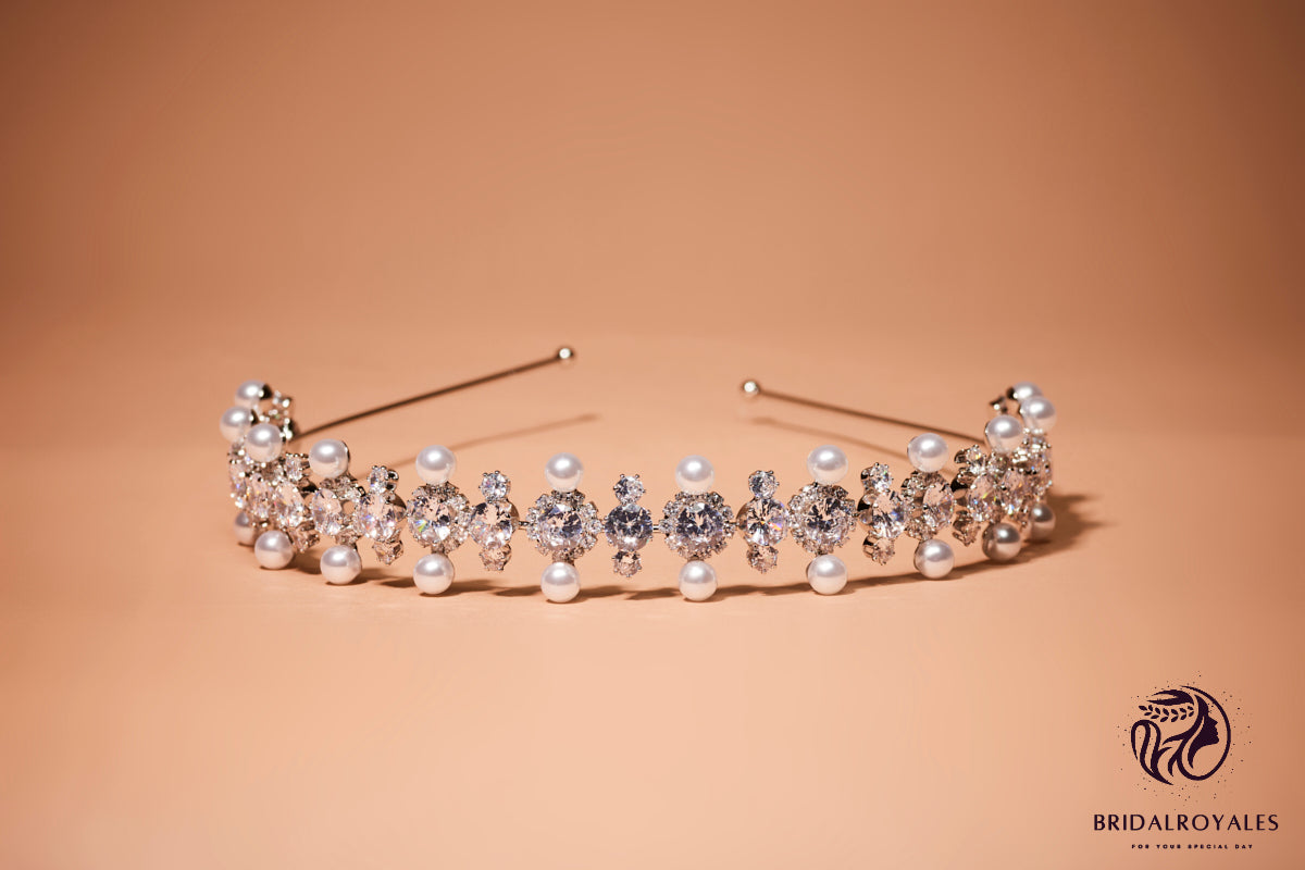 Pearl Bridal Tiara Rhinestone Wedding Crown Elegant Bridal Headpiece Luxury Pearl Tiara Classic Wedding Tiara Sophisticated Bridal Crows