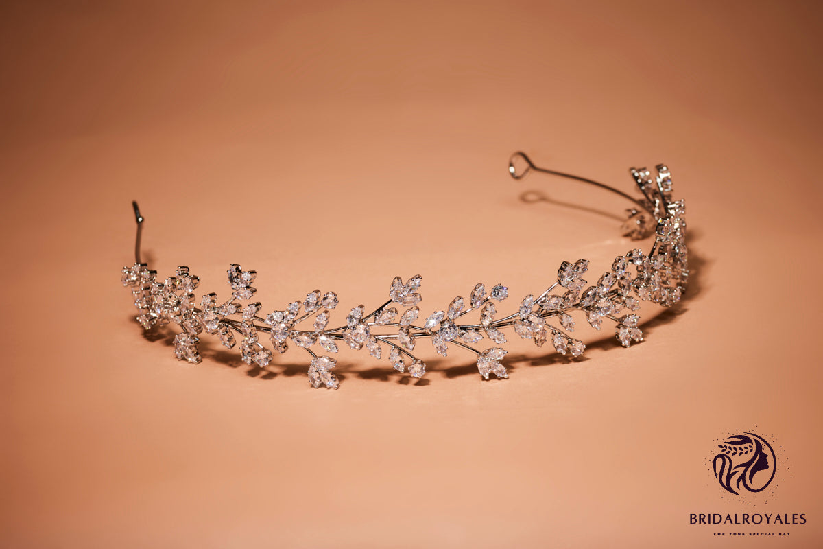 Fairy Tale Bridal Crown Floral Wedding Tiara Nature-Inspired Headpiece Elegant Bridal Accessory Silver Flower Crown Gold Leaf Bridal Tiara